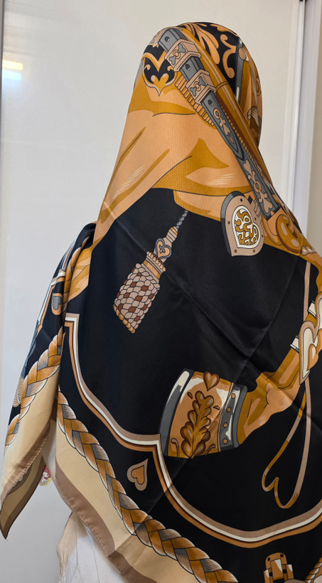 روسری ابریشم توییل درجه یک وارداتی قواره ۱۴۰ ایراددار